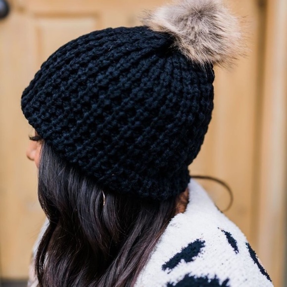 Black cable knit faux fur Pom Pom winter beanie - Picture 2 of 4